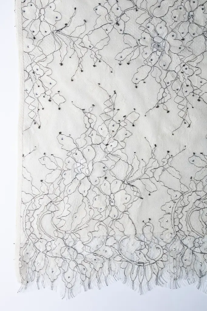 Vira Cashmere Fine Wool Stole 70x200cm – French Lace Border-4.webp