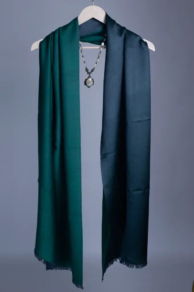 VIC Cashmere Silk Wool Reversible Stole – Blue & Green, 55x200 cm | Code: VIC-SWR-BG-55200